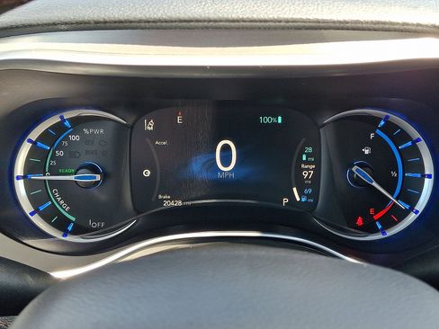 Certified 2024 Chrysler Pacifica Pinnacle FWD image 22
