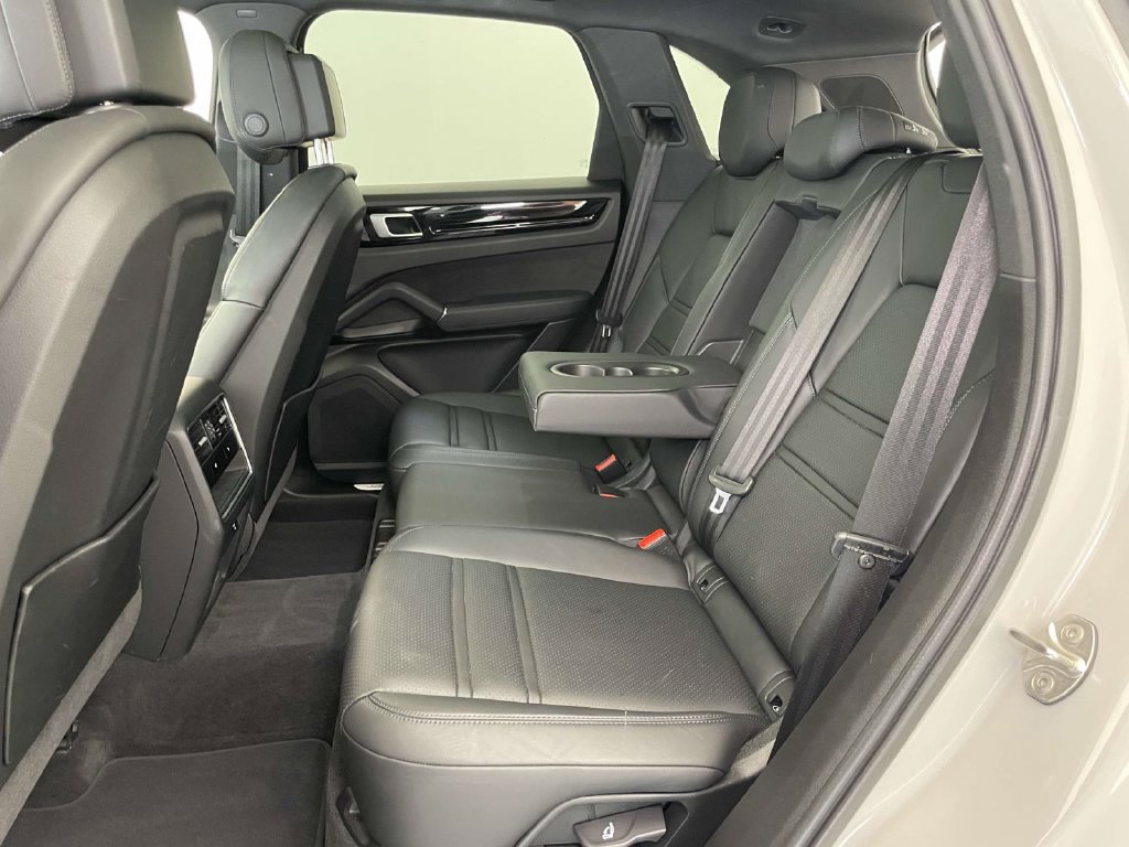 Certified 2023 Porsche Cayenne AWD/4WD image 19