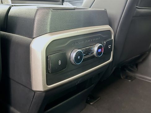 Used 2024 Ford Expedition Max XLT image 27