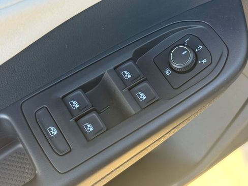 New 2026 Volkswagen Taos SE FWD image 21