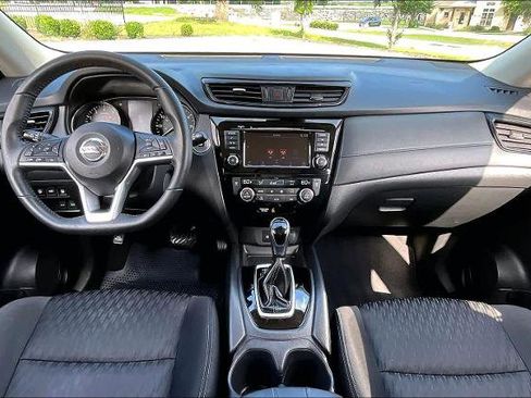 Certified 2019 Nissan Rogue SV FWD image 16