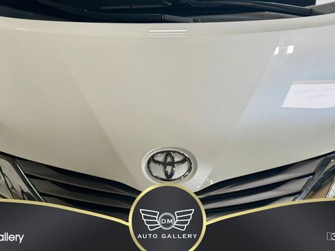 Used 2015 Toyota Sienna XLE w/ XLE Navigation Package AWD/4WD image 6