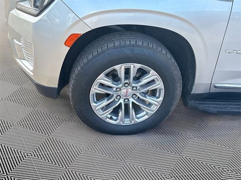 Used 2022 GMC Yukon SLT w/ SLT Luxury Package image 35