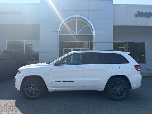 Certified 2021 Jeep Grand Cherokee Limited w/ Quick Order Package 28K 80th AWD/4WD image 2