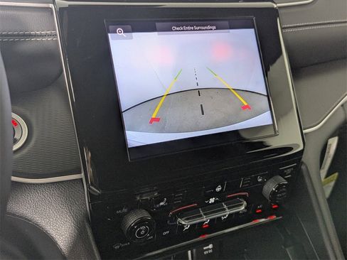 New 2025 Jeep Grand Cherokee Altitude image 24