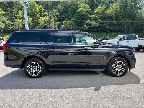 Used 2025 Ford Expedition Max Active AWD/4WD image 7