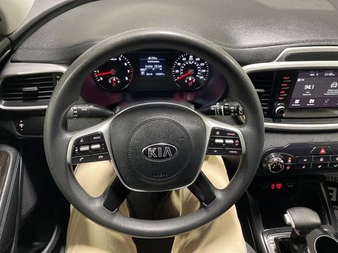 Used 2020 Kia Sorento LX image 25