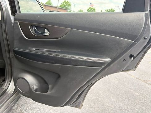 Used 2014 Nissan Rogue SV w/ SV Premium Package FWD image 16