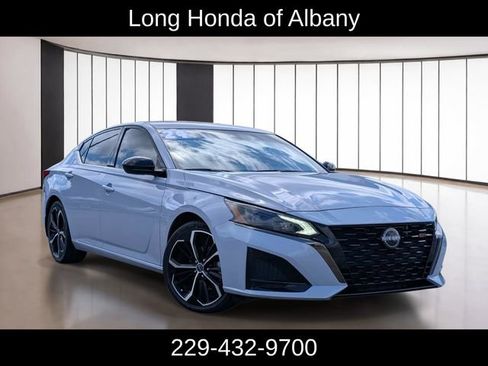 Used 2024 Nissan Altima 2.5 SR w/ SR Premium Package FWD image 5