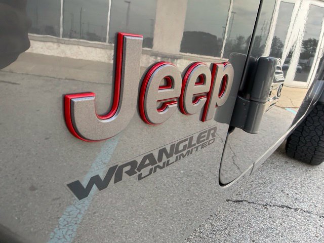 Used 2019 Jeep Wrangler Unlimited Rubicon w/ Dual Top Group AWD/4WD image 12