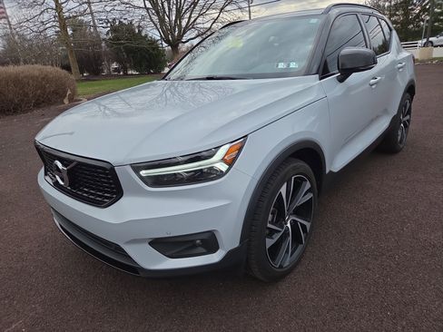 Used 2021 Volvo XC40 T5 R-Design w/ Climate Package image 7