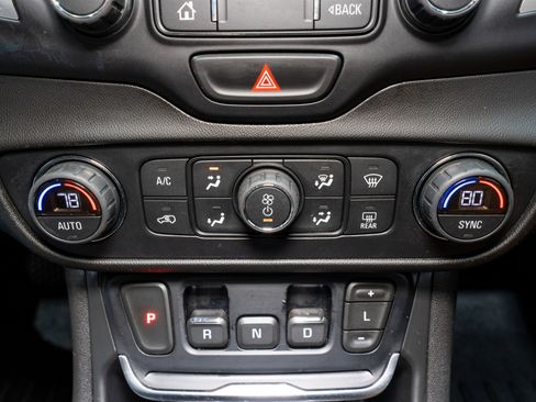 Used 2019 GMC Terrain SLT w/ Preferred Package image 22