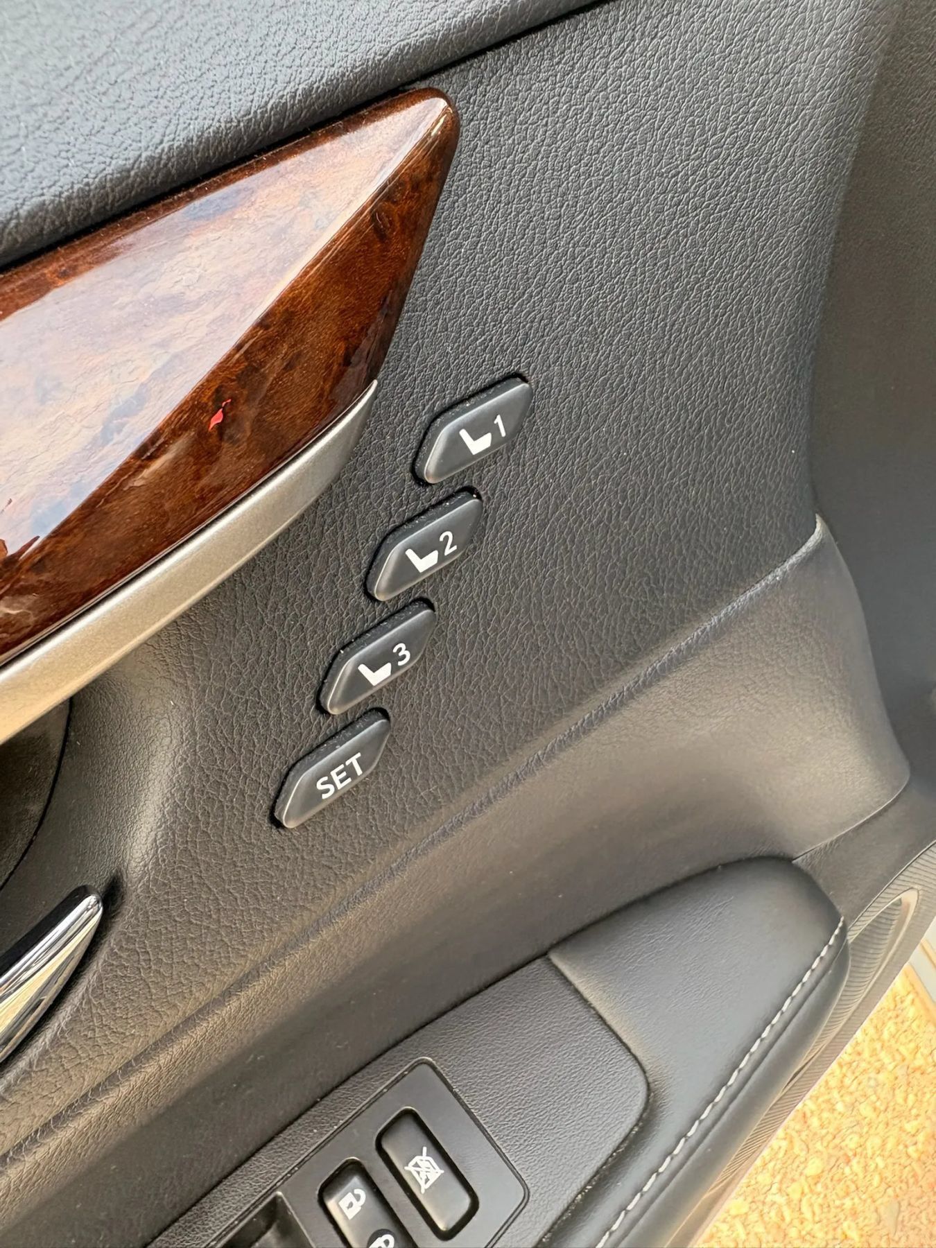 Used 2015 Lexus ES 350 w/ Luxury Package FWD image 13