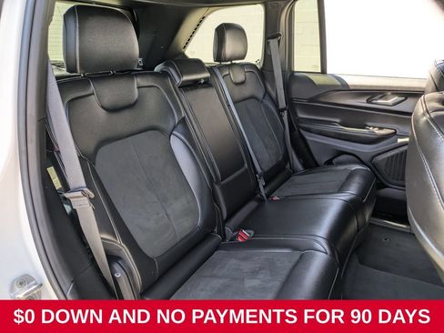 Used 2025 Jeep Grand Cherokee Altitude AWD/4WD image 27