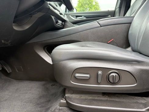 Used 2023 Buick Enclave Essence AWD/4WD image 30