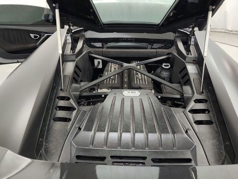 Used 2018 Lamborghini Huracan LP 580-2 image 32