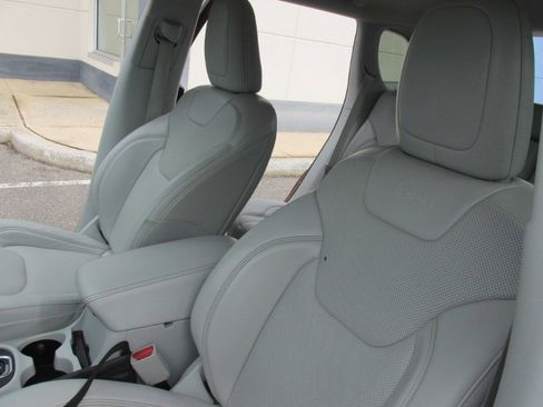 Used 2020 Jeep Cherokee Limited image 51