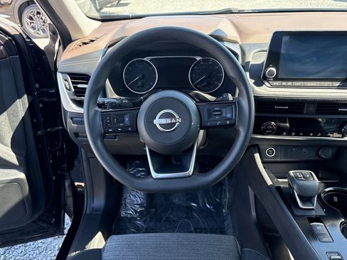 Certified 2023 Nissan Rogue SV FWD image 16