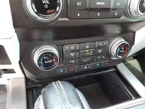 Used 2020 Ford F150 Platinum w/ Equipment Group 701A Luxury AWD/4WD image 22
