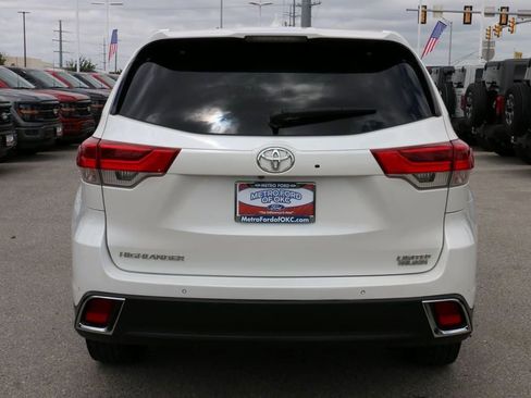 Used 2017 Toyota Highlander Limited FWD image 6
