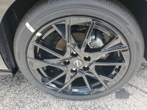 New 2025 Nissan Sentra SR w/ Midnight Edition image 7