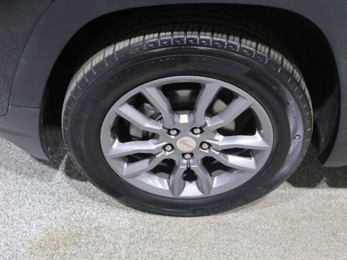 Used 2024 GMC Terrain SLT AWD/4WD image 8