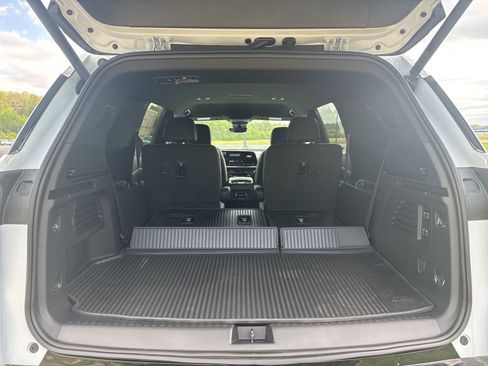 New 2026 Chevrolet Traverse High Country w/ LPO, Floor Liner Package AWD/4WD image 12