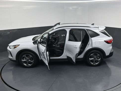 Used 2025 Ford Escape ST-Line FWD image 28