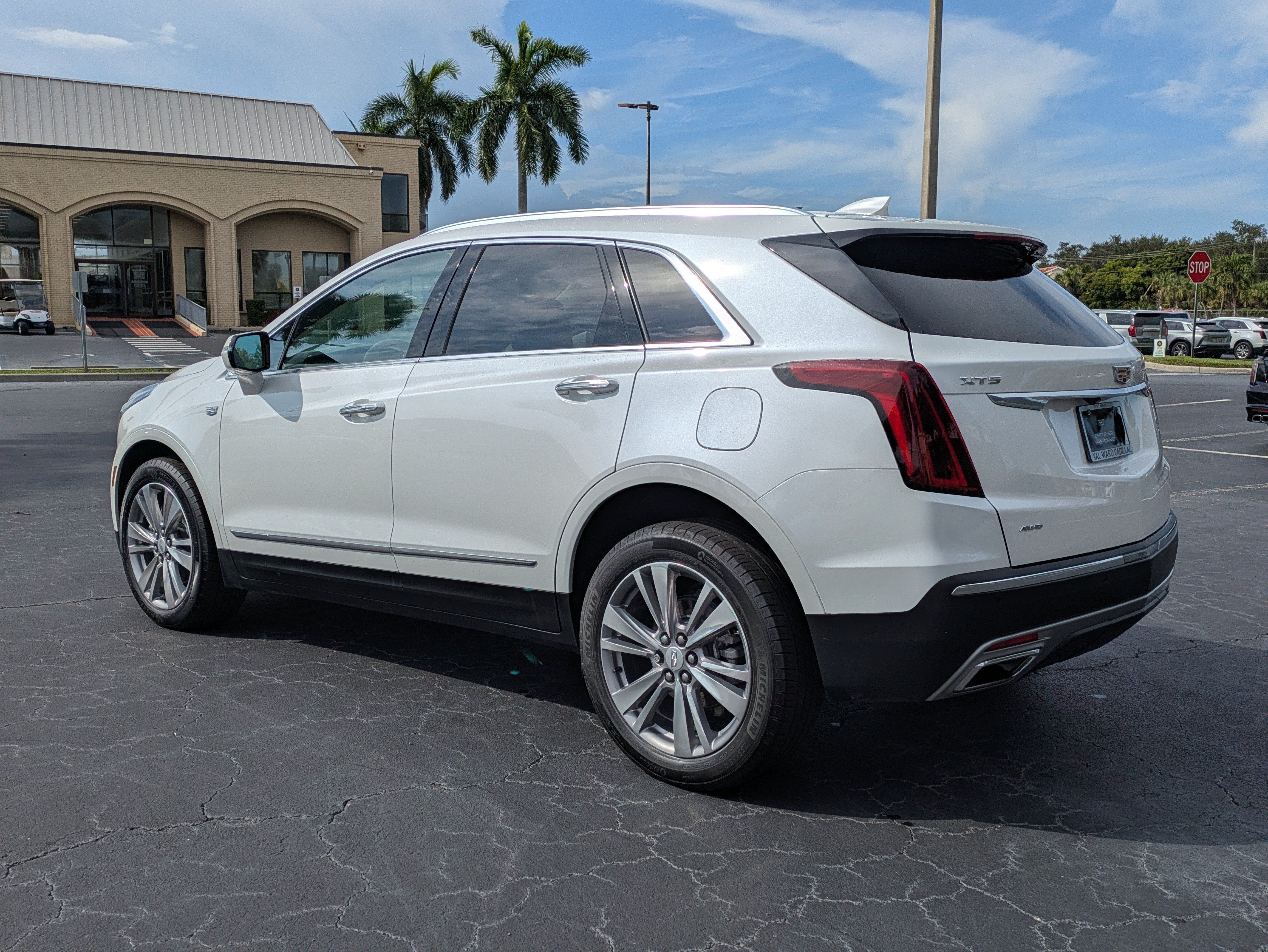 Used 2024 Cadillac XT5 Premium Luxury AWD/4WD image 3