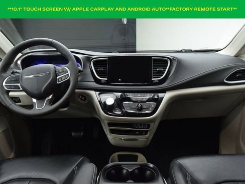 Used 2022 Chrysler Pacifica Touring-L image 4