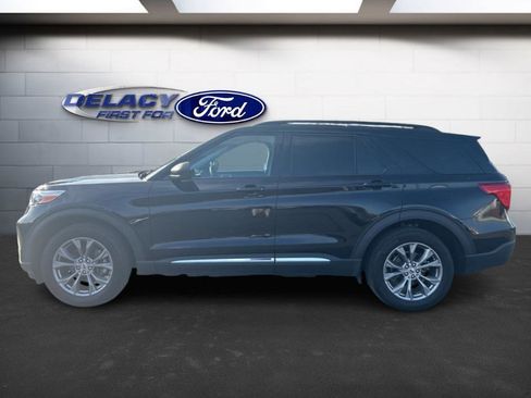 Used 2022 Ford Explorer XLT w/ Equipment Group 202A image 4
