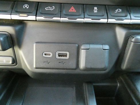 Used 2019 GMC Sierra 1500 SLT w/ SLT Premium Package image 29