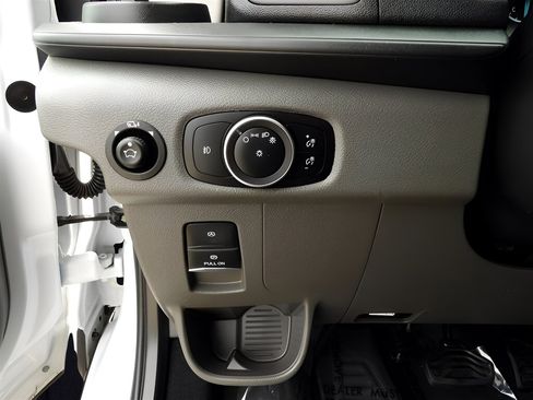 Used 2022 Ford Transit 350 XLT image 24