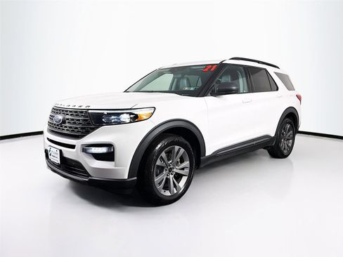 Used 2021 Ford Explorer XLT w/ Equipment Group 202A image 3