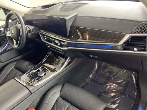 Used 2023 BMW X7 xDrive40i w/ Premium Package image 32