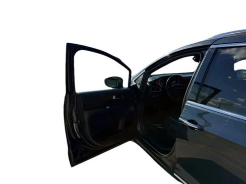 Used 2020 Chrysler Pacifica Touring-L FWD image 11