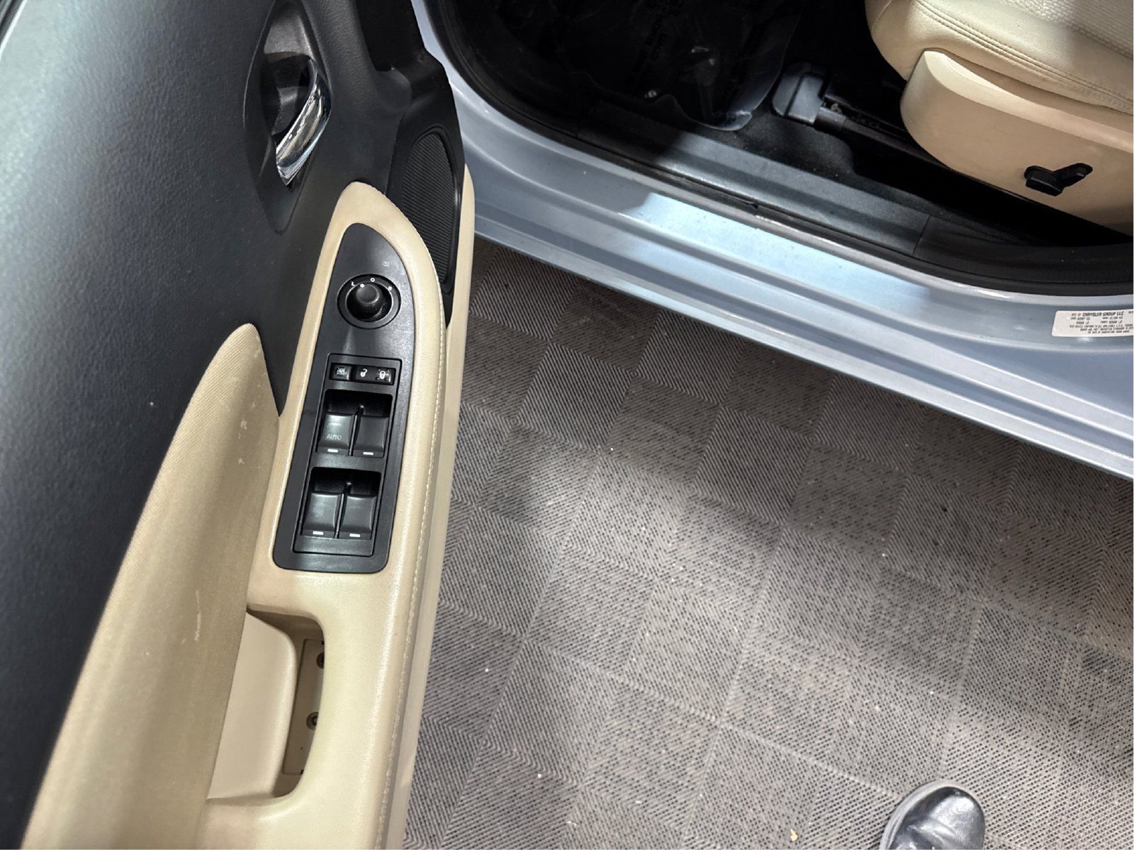 Used 2014 Chrysler 200 Touring FWD image 28