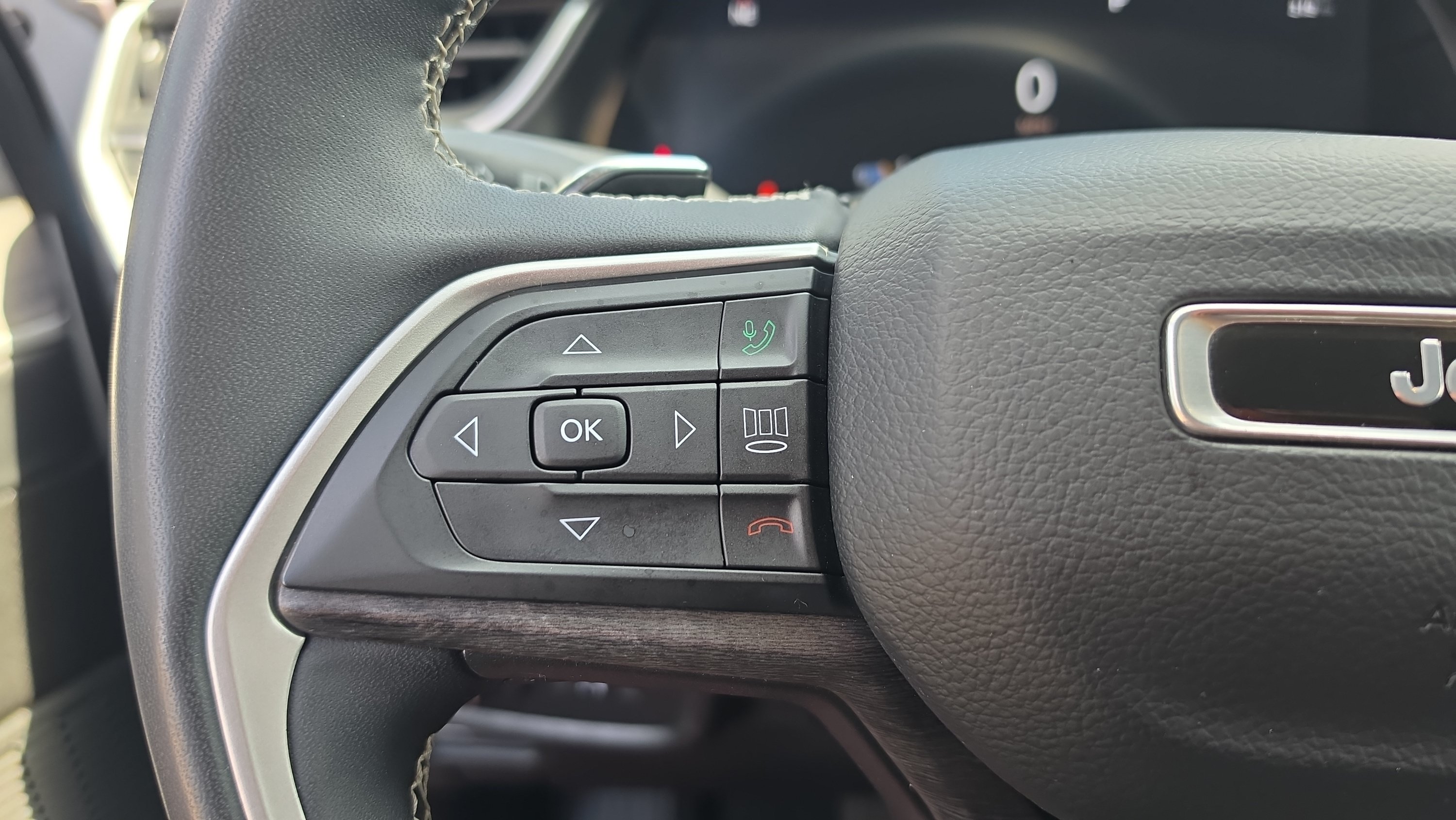 Used 2023 Jeep Grand Cherokee L Limited RWD image 13