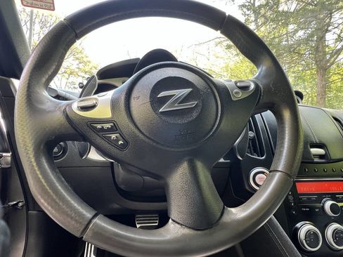 Used 2009 Nissan 370Z Touring w/ Sport Pkg RWD image 34