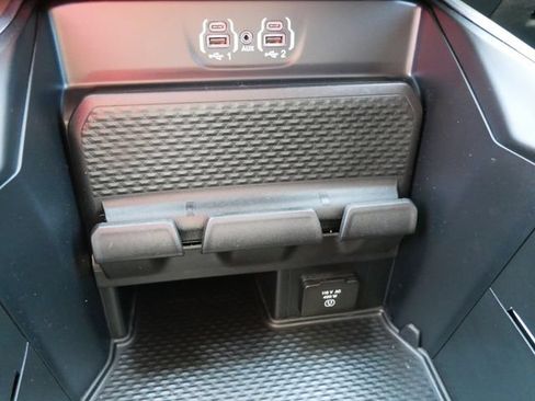 Used 2022 RAM 1500 Laramie AWD/4WD image 23