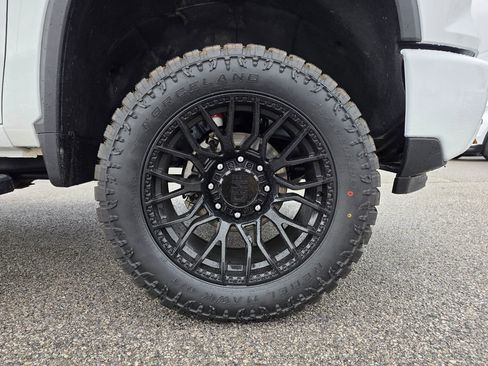 Used 2024 Chevrolet Silverado 2500 LT image 31