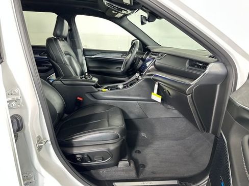 Used 2023 Jeep Grand Cherokee Overland image 28