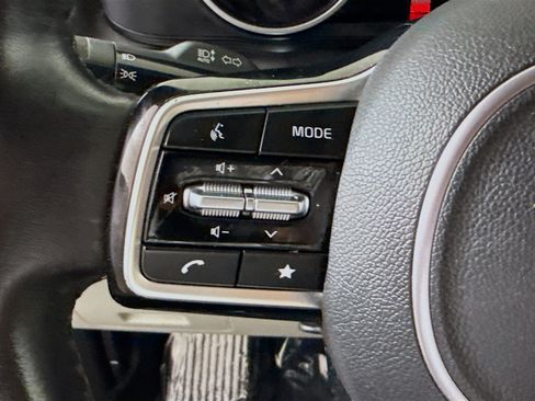 Used 2023 Kia Carnival LX FWD image 14