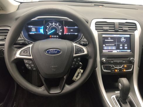 Used 2016 Ford Fusion SE FWD image 22