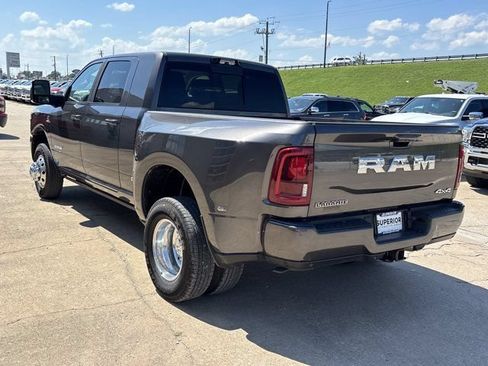 Used 2025 RAM 3500 Laramie AWD/4WD image 7