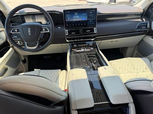 Used 2024 Lincoln Navigator Black Label AWD/4WD image 9