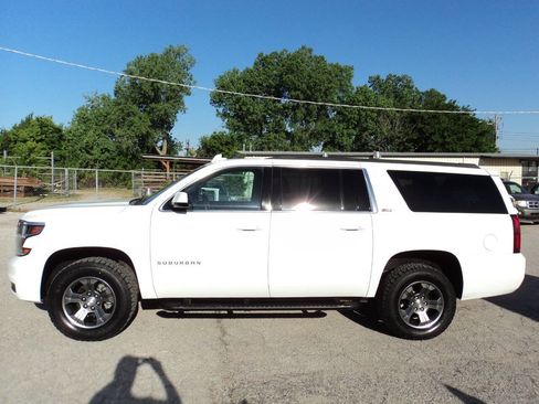 Used 2018 Chevrolet Suburban LT image 2