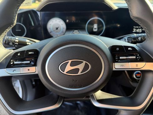 Used 2025 Hyundai Elantra SEL image 30