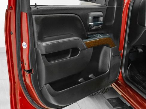 Used 2018 GMC Sierra 1500 SLE w/ SLE Value Package image 39