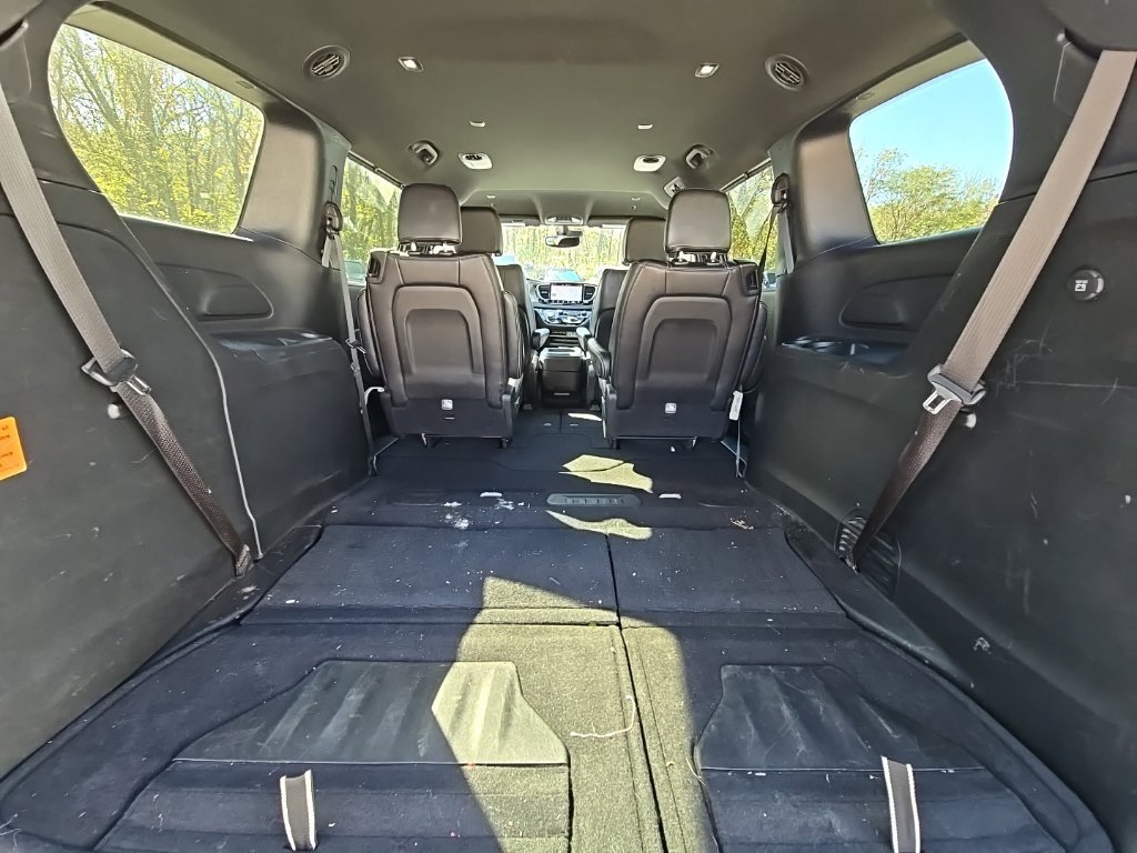 Used 2025 Chrysler Pacifica Select FWD image 25
